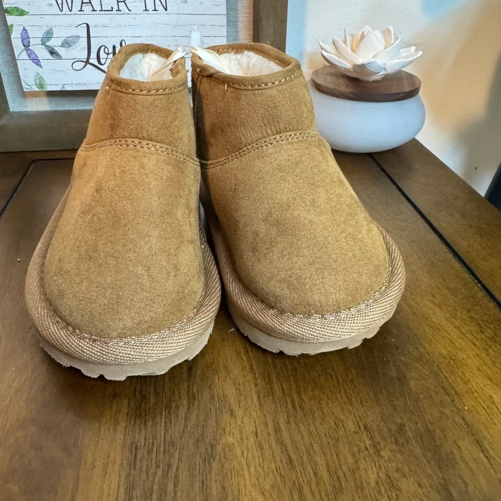 GAP Tan Suede Baby Booties/Size 5